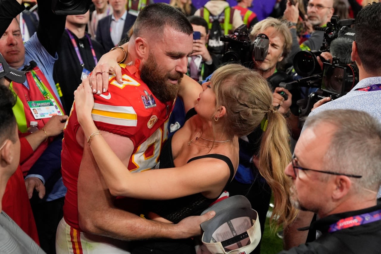 Travis Kelce joins Taylor Swift on stage for skit during concert