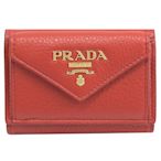 PRADA 金屬三角LOGO荔枝牛皮信封式三折短夾(紅)