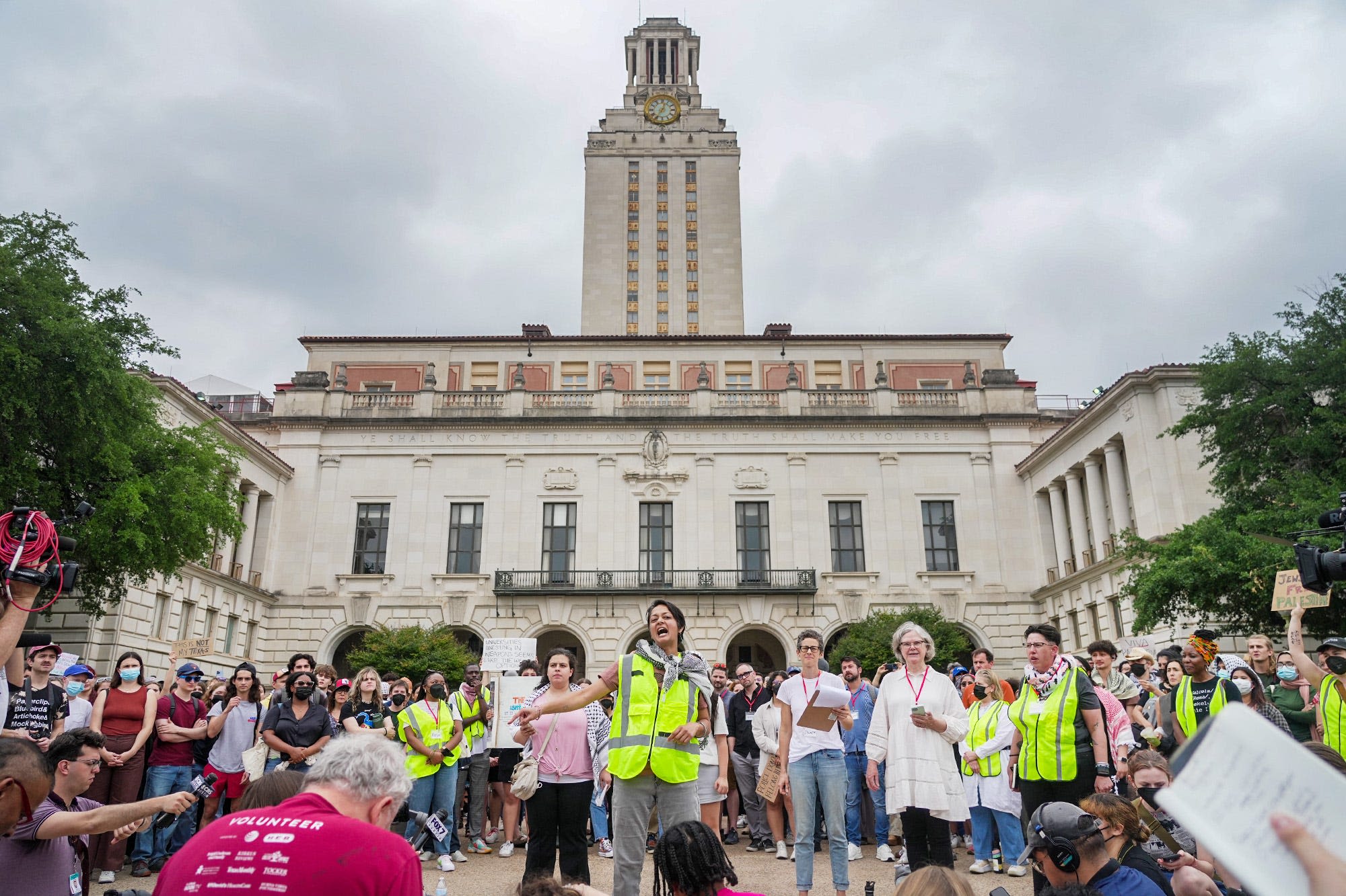 Faculty, students at protest call for UT President Hartzell to resign after police response