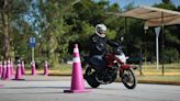 Vestimenta obligatoria y nuevas pruebas de manejo: así es el examen 2024 para obtener la licencia de conducir motos
