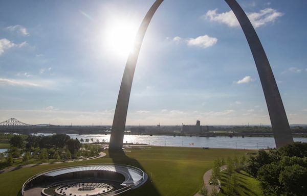 Guests stuck in Gateway Arch for over 2 hours when trams malfunctioned, firefighters say