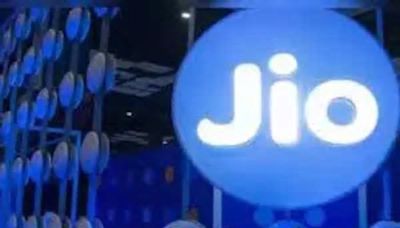 Jio Financial Services Share Price Today Live Updates: Jio Financial Services Sees 2.02% Decline, EMA7 at 369.85