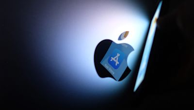Apple app store consumer class action set for February 2026 jury trial