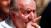Juan Carlos recebe apoio e constrangimento político ao retornar à Espanha