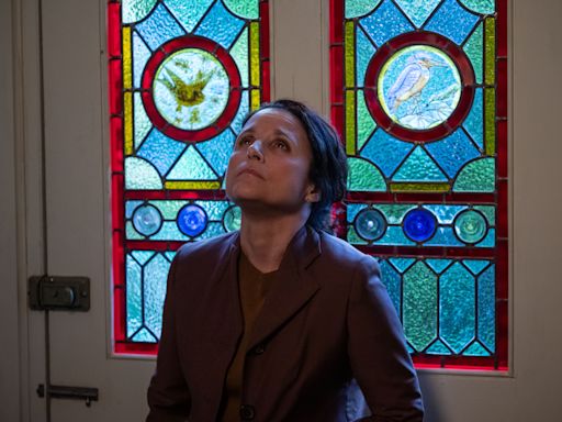 Julia Louis-Dreyfus and Lola Petticrew Talk About Facing Death (Who’s a Parrot) In ‘Tuesday’