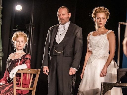 Full Cast Announced For The UK Tour Of JB Priestley's AN INSPECTOR CALLS