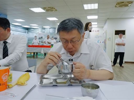 輸給黃國昌！柯文哲「風暴進食」速度被KO 大談營養午餐專法