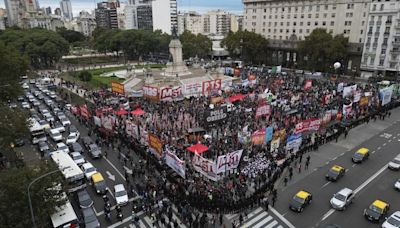 NO COMMENT: Protestas frente al Congreso de Argentina contra la reforma económica de Milei