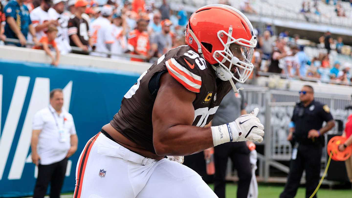 Cleveland Browns DE Myles Garrett Provides Concerning Injury Update