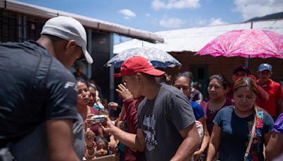 Presidente de México minimiza violencia que hizo que casi 600 mexicanos se refugiaran en Guatemala