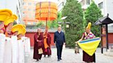 習近平在青海考察調研 參觀藏傳佛寺宏覺寺