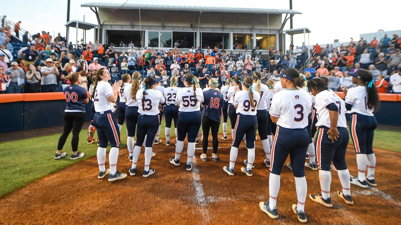When does Auburn play in the SEC softball tournament?