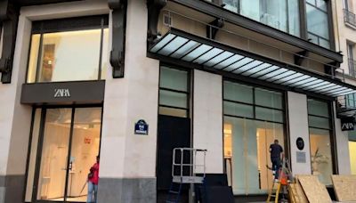 Así protegen los escaparates del Zara en Paris ante la posibilidad de altercados debido a las elecciones francesas