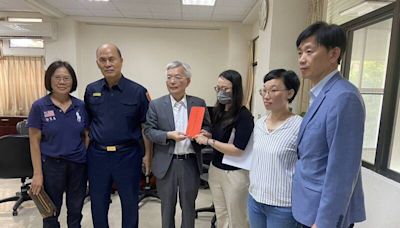 慰問台南雙警命案家屬 警政署長張榮興：支持重視死刑問題