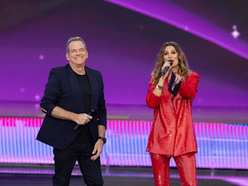 PHOTOS Laury Thilleman canon en rouge aux côtés de Garou, Fête de la musique grandiose avec plus de 40 artistes sur France 2