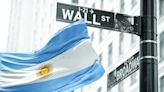 Acciones de bancos argentinos se desploman hasta 13% en Wall Street: qué advierten expertos a inversores