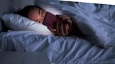 AMERICANS SPEND 2.5 HOURS A DAY “DREAMSCROLLING” ON THEIR PHONE | KC101 | Kerry Collins