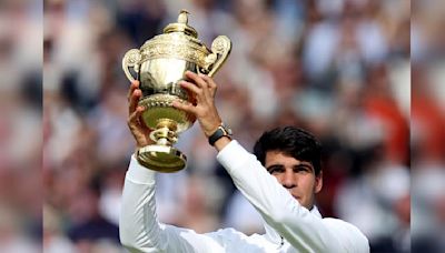 Alcaraz aplasta a Djokovic y gana su segundo Wimbledon