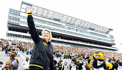 Legendary Iowa head women’s basketball coach Lisa Bluder announces retirement