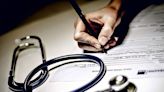Estudio revela que casi 70% de los trabajadores ha solicitado una licencia médica en los últimos 12 meses - La Tercera