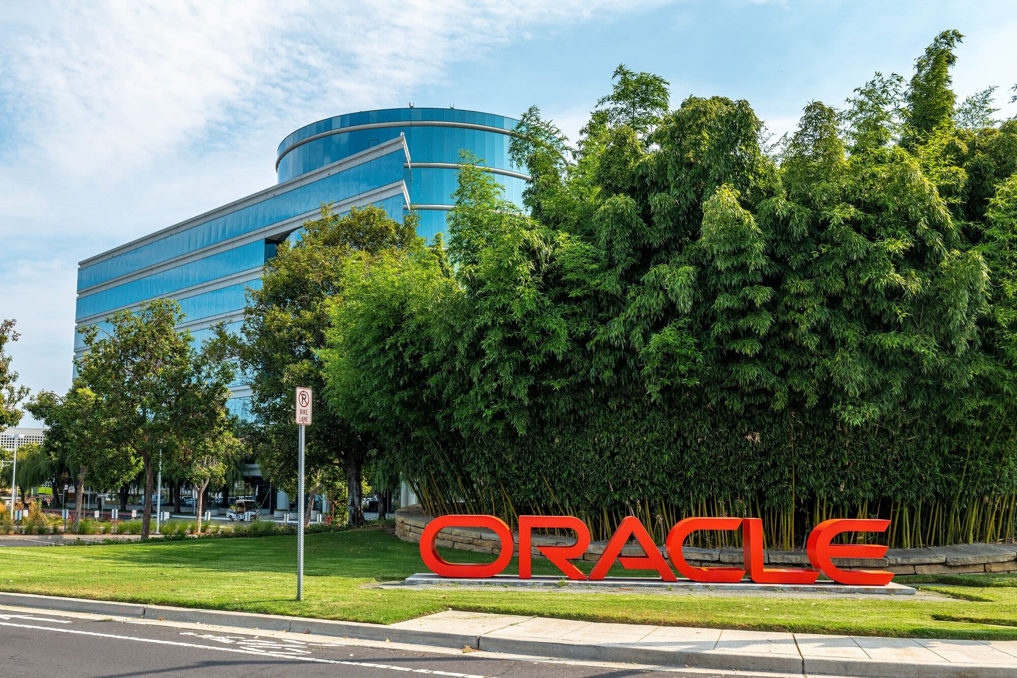 Oracle Jumps on Report of $10 Billion Cloud Deal With Musk’s xAI