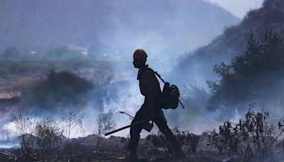 Wildfire north of Los Angeles scorches 15k acres as dry, windy conditions persist