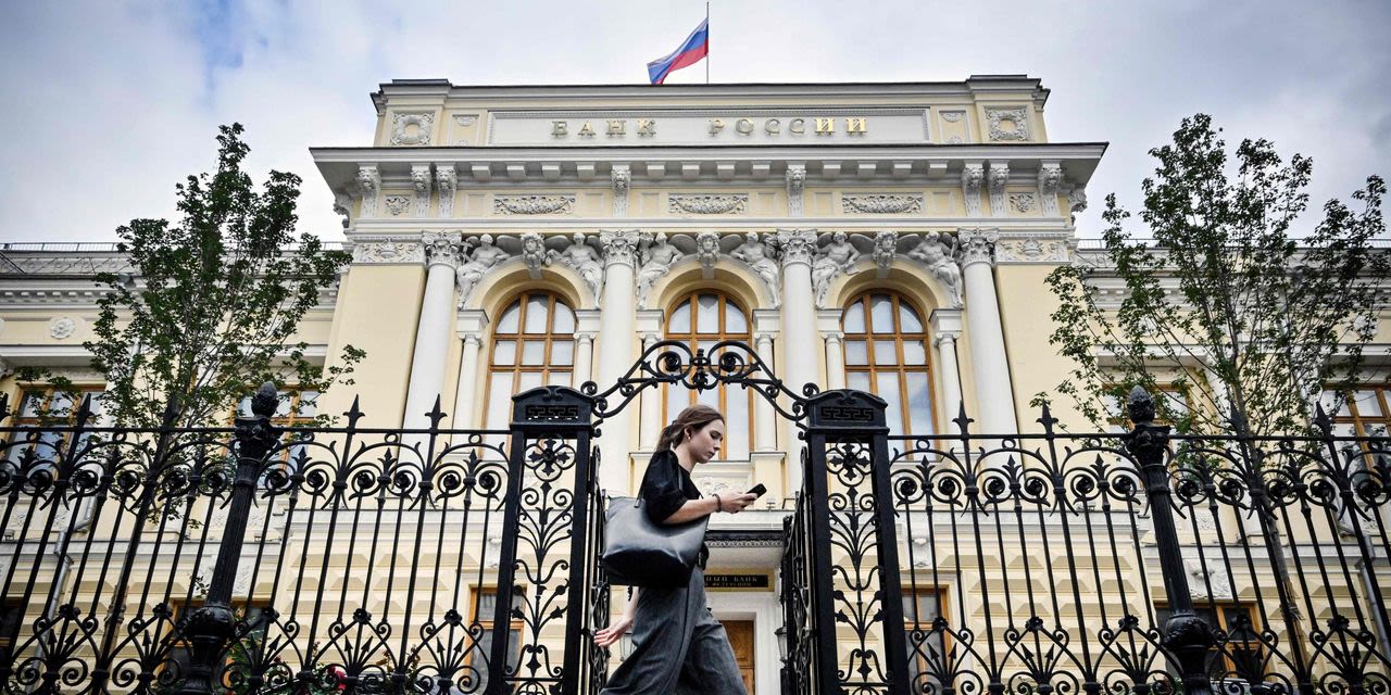 Russia Central Bank Warns Of Possible Rate Rise