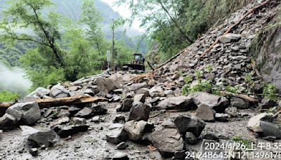 山區大雨＋落石不斷！中橫便道搶修受阻 今封閉「人和機具暫撤」