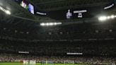 Real Madrid rinde homenaje a César Luis Menotti en el Santiago Bernabéu antes del partido contra Alavés - La Opinión