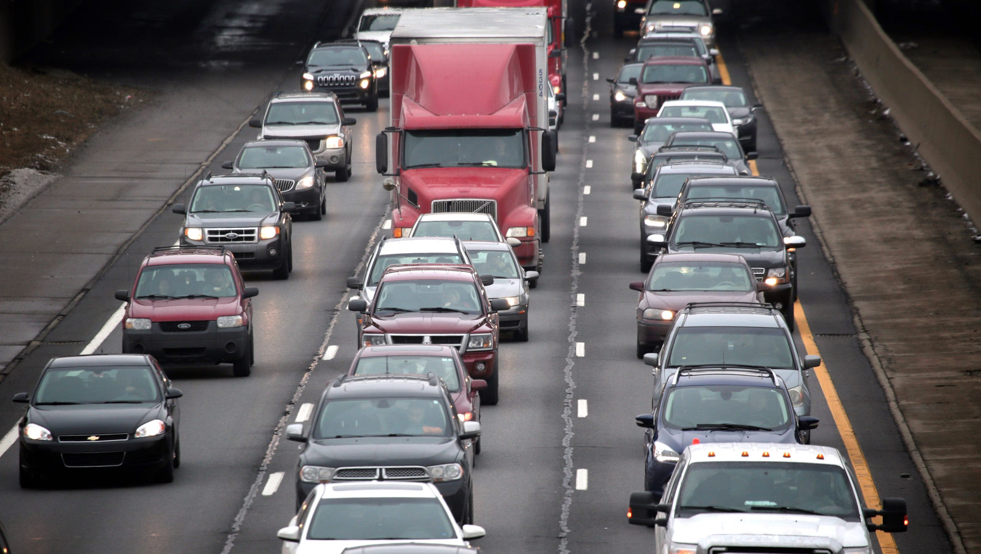 Downed live wire closes all lanes of I-96 at Milford, Wixom roads