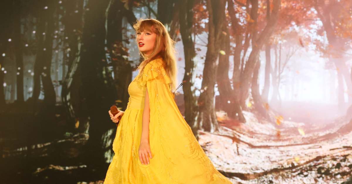 See How Taylor Swift Paid Tribute to Travis Kelce During Paris Concert