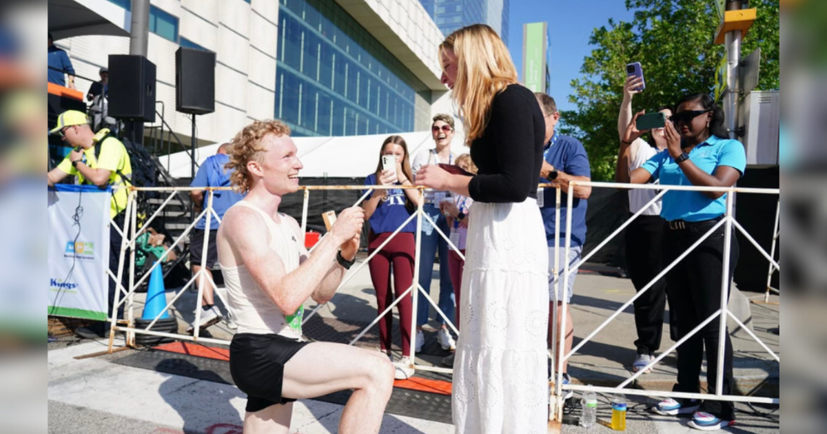 Pittsburgh runner proposes to girlfriend after winning Cleveland Marathon