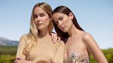 Lucía y Helena Cuesta, dos gemelas de moda en el mundo del diseño, dan la bienvenida al verano con estilo y personalidad