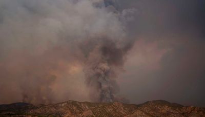 Lightning could worsen wildfire east of LA already threatening 35,000 homes and buildings