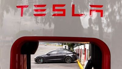 Tesla sees surprise rise in second-quarter revenue