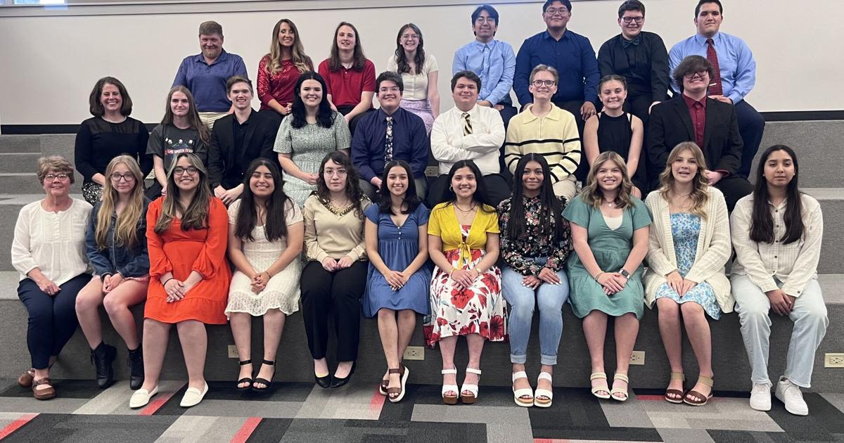 Logansport speech team hands out year-end awards