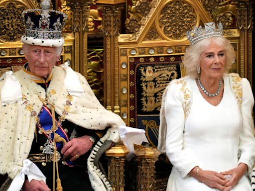 Carlos III revela en su 'Discurso del Rey' el plan del Gobierno laborista para impulsar la economía