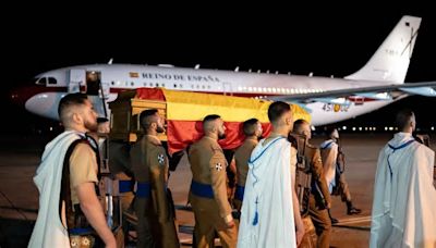 Aterriza en la base de Torrejón el avión con los restos mortales del militar fallecido en Polonia