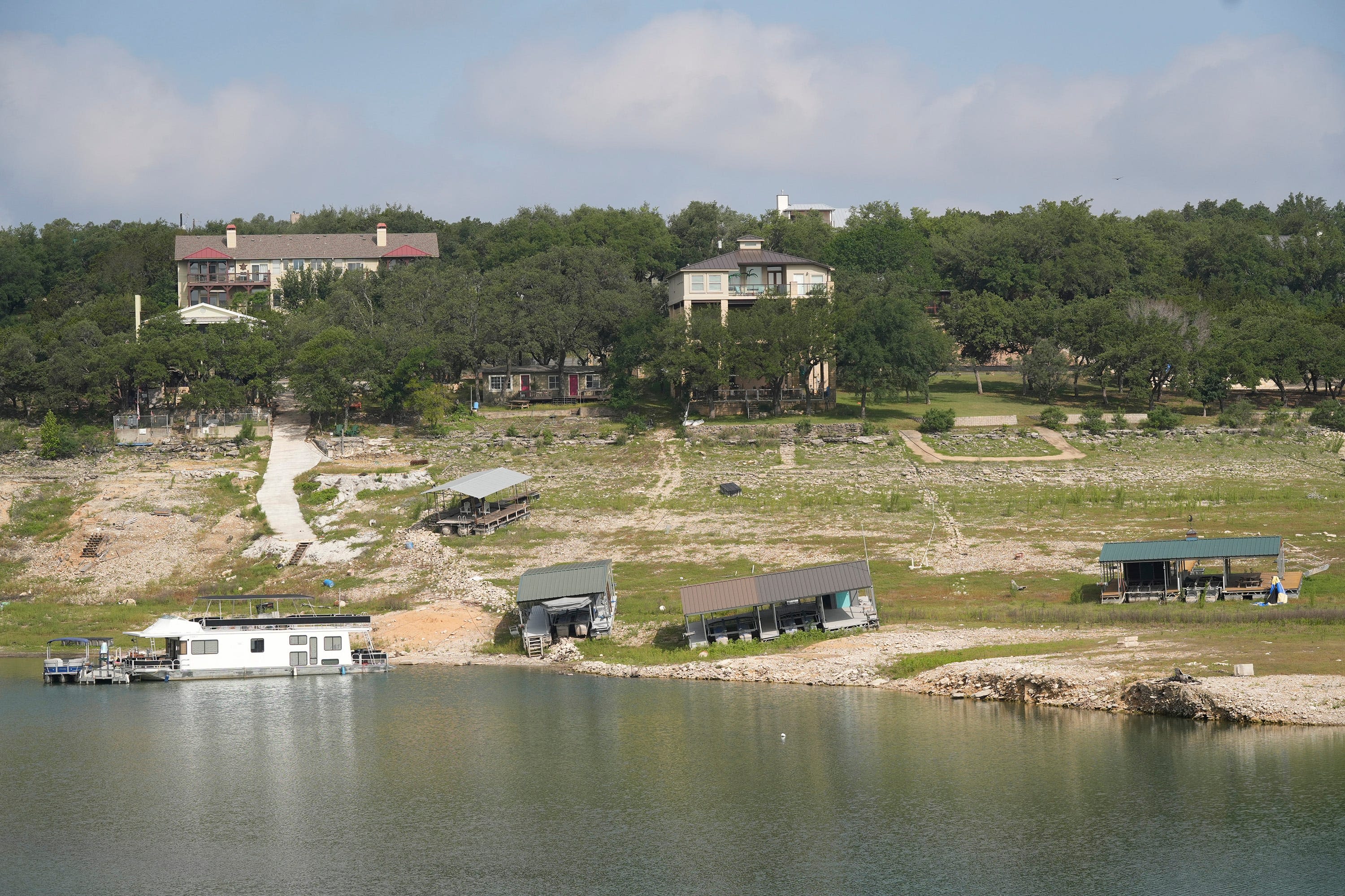 Austin boat renters facing issues ahead of Memorial Day due to diminished lake levels