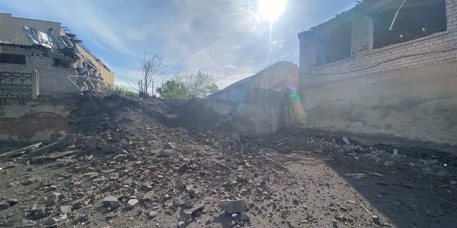 Russia destroys school in frontline town Beryslav in Kherson Oblast