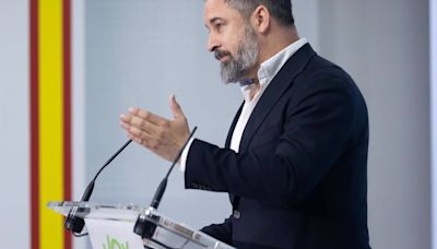 Abascal replica a Feijóo que pacte "con Sánchez los gobiernos autonómicos" si acuerda el reparto de menores migrantes