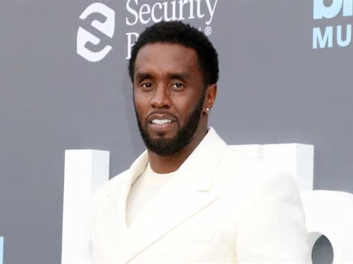 Una donna accusa Sean Combs e il figlio per molestie sessuali