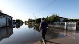 El nivel del agua empieza a disminuir en las zonas inundadas de Grecia central