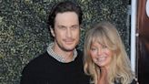 Goldie Hawn's son Oliver Hudson clarifies comments about mom, says there was 'no trauma'