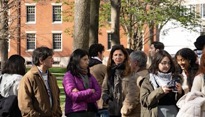 More Than 300 Harvard Faculty Urge Garber To Negotiate with Pro-Palestine Protesters | News | The Harvard Crimson