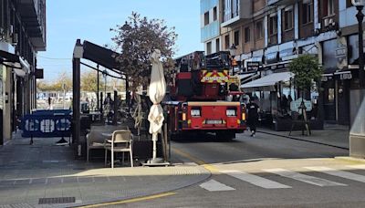 Caída de cascotes en la calle Aguado de Gijón
