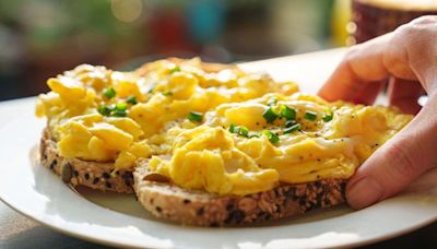 'Fluffy' and 'creamy' scrambled eggs recipe - never eat dry crusty eggs again