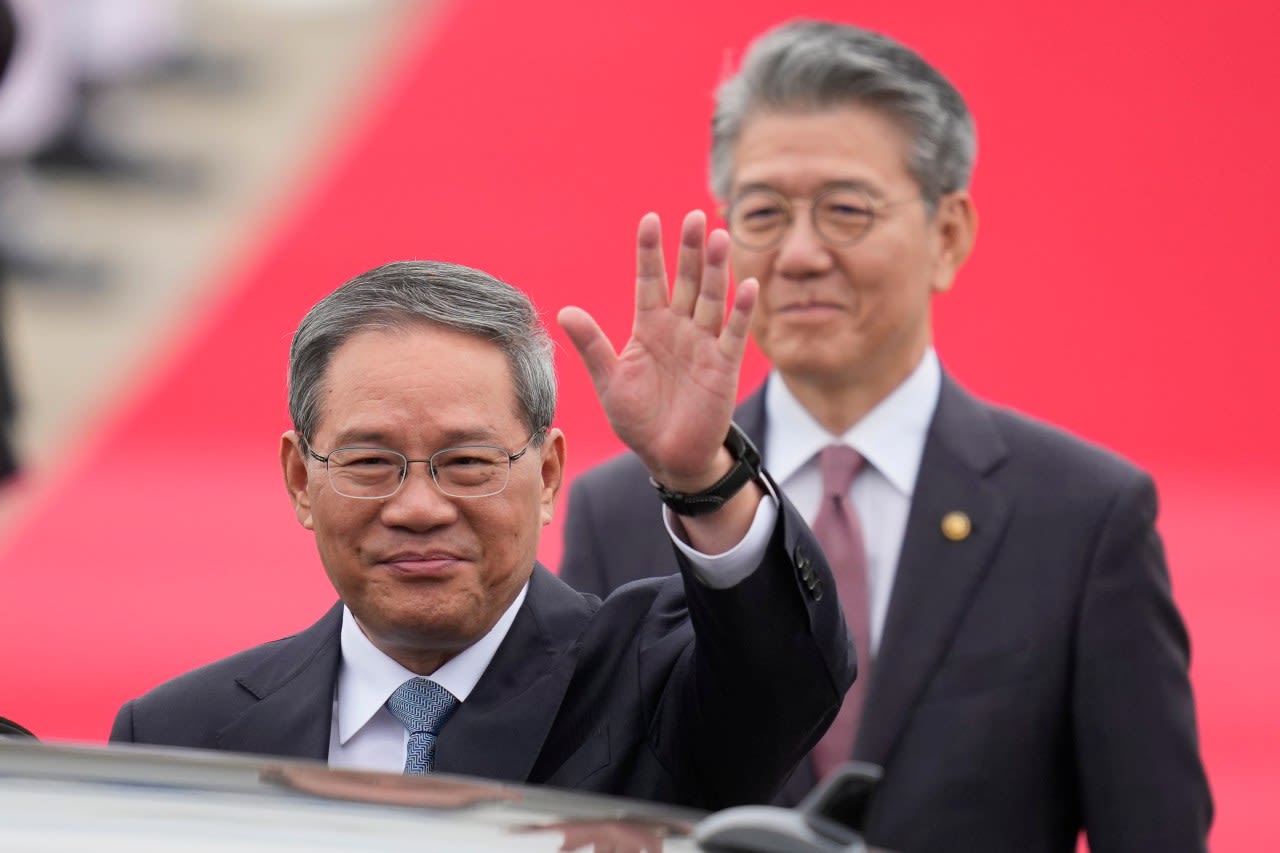 Chinese and Japanese leaders travel to South Korea for their first trilateral meeting since 2019