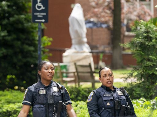 La policía desmantela el campamento de protesta en la Universidad George Washington