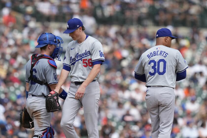 Dodgers again fail to hold lead in ninth, dropping series to Tigers